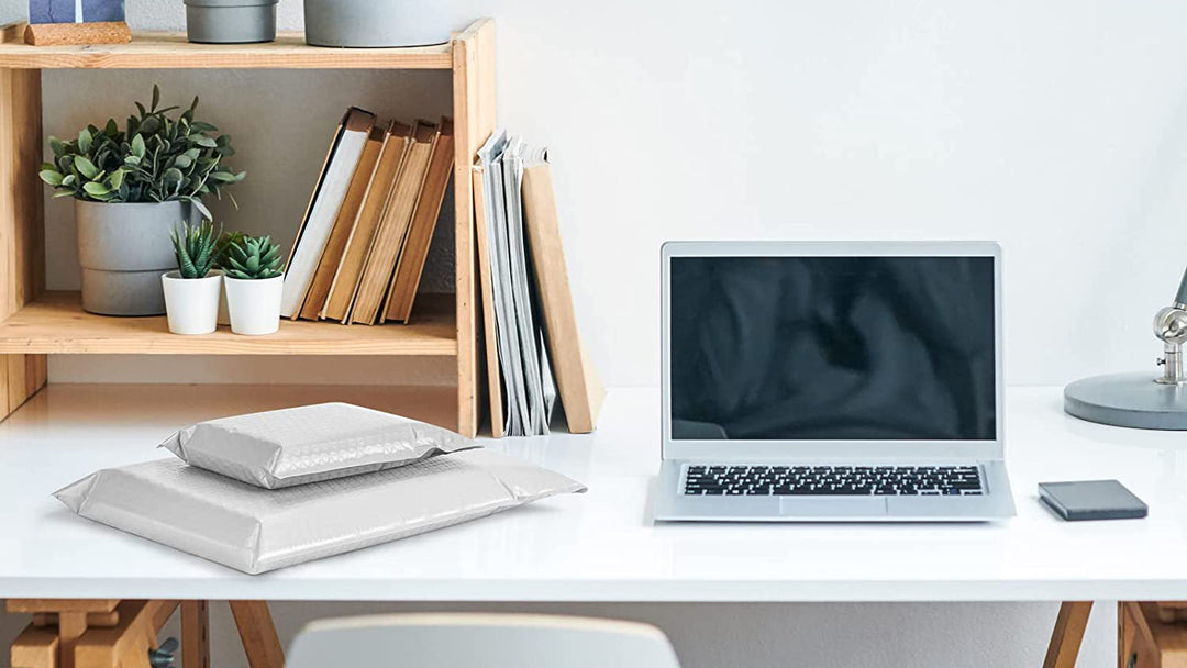 Stop Buying Retail! 4 Big Reasons to Buy Bubble Mailers in Bulk